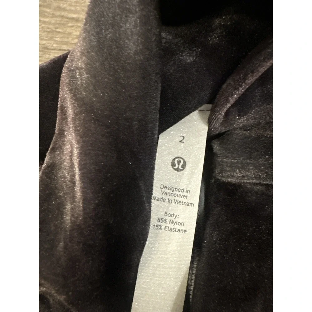 LULULEMON WUNDER LOUNGE Biker Yoga SHORTS 8